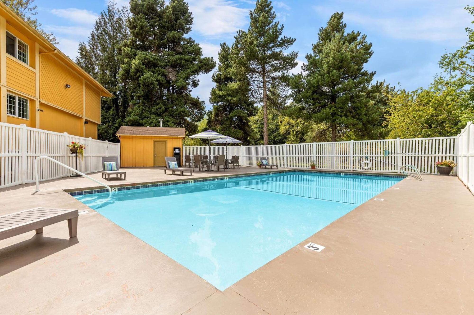 Best Western Plus Parkway 3*
