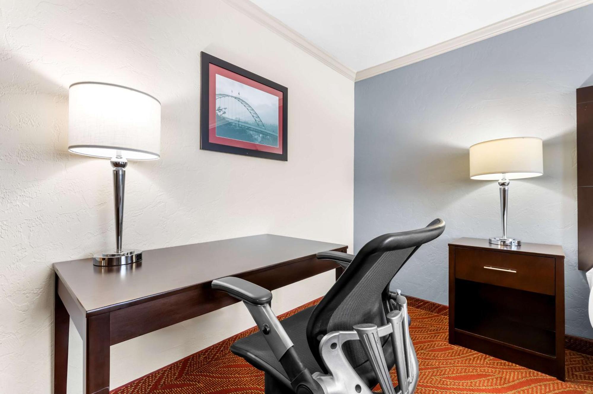 Best Western Plus Parkway Hotel 3*